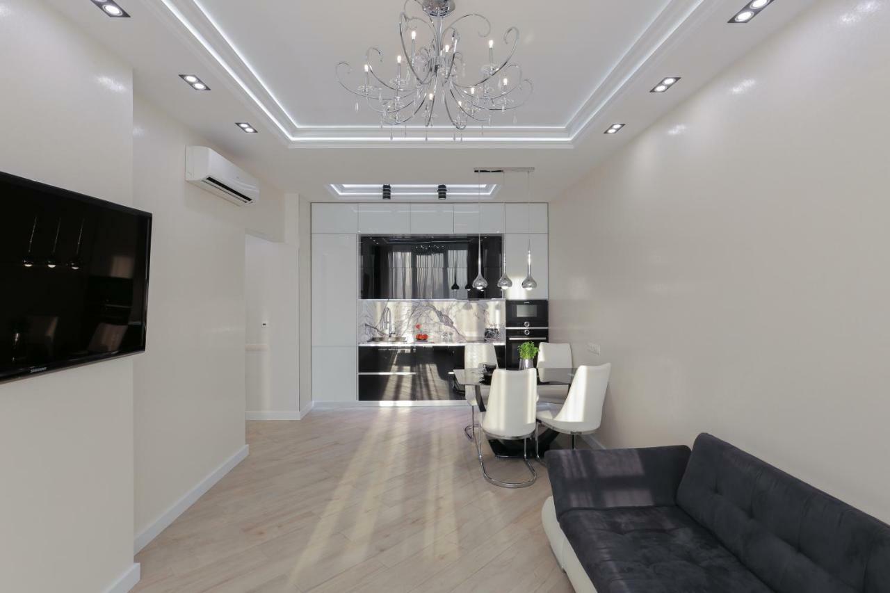 Black&White Apartment In Smart Plaza Kyjev Exteriér fotografie