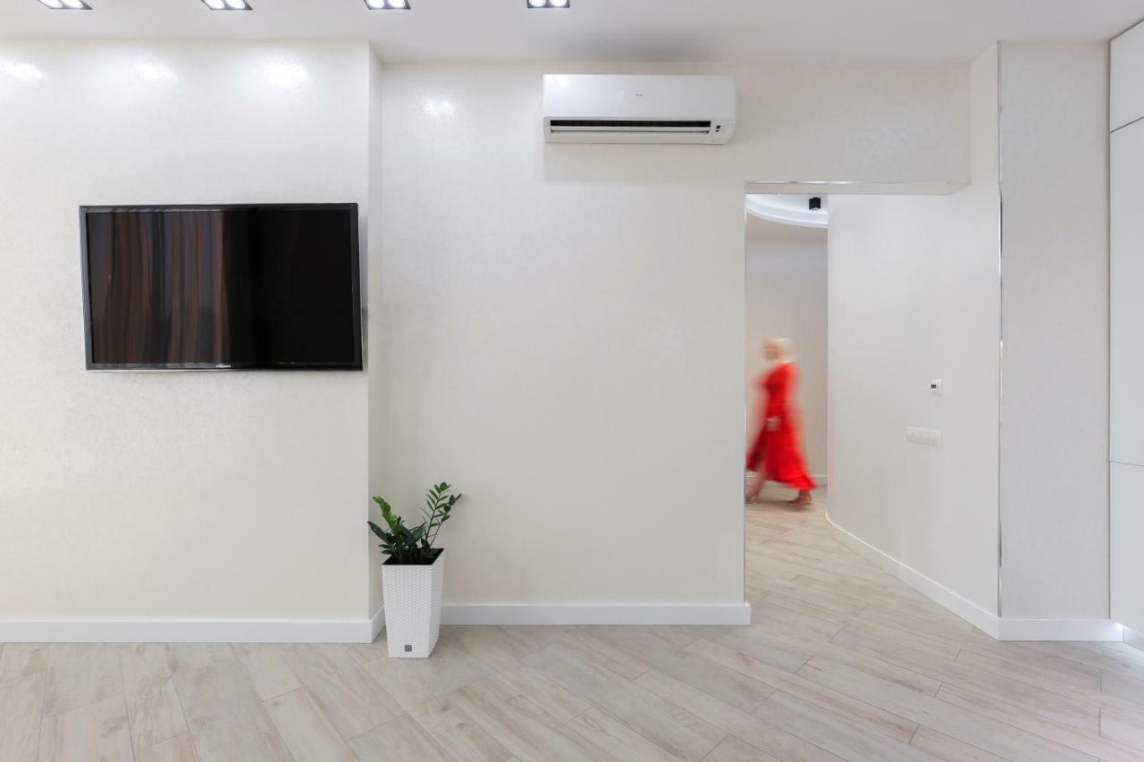 Black&White Apartment In Smart Plaza Kyjev Exteriér fotografie