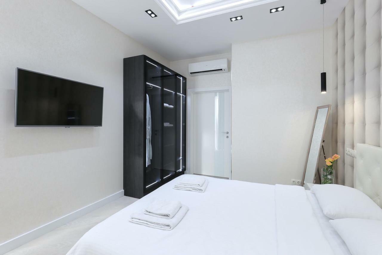 Black&White Apartment In Smart Plaza Kyjev Exteriér fotografie