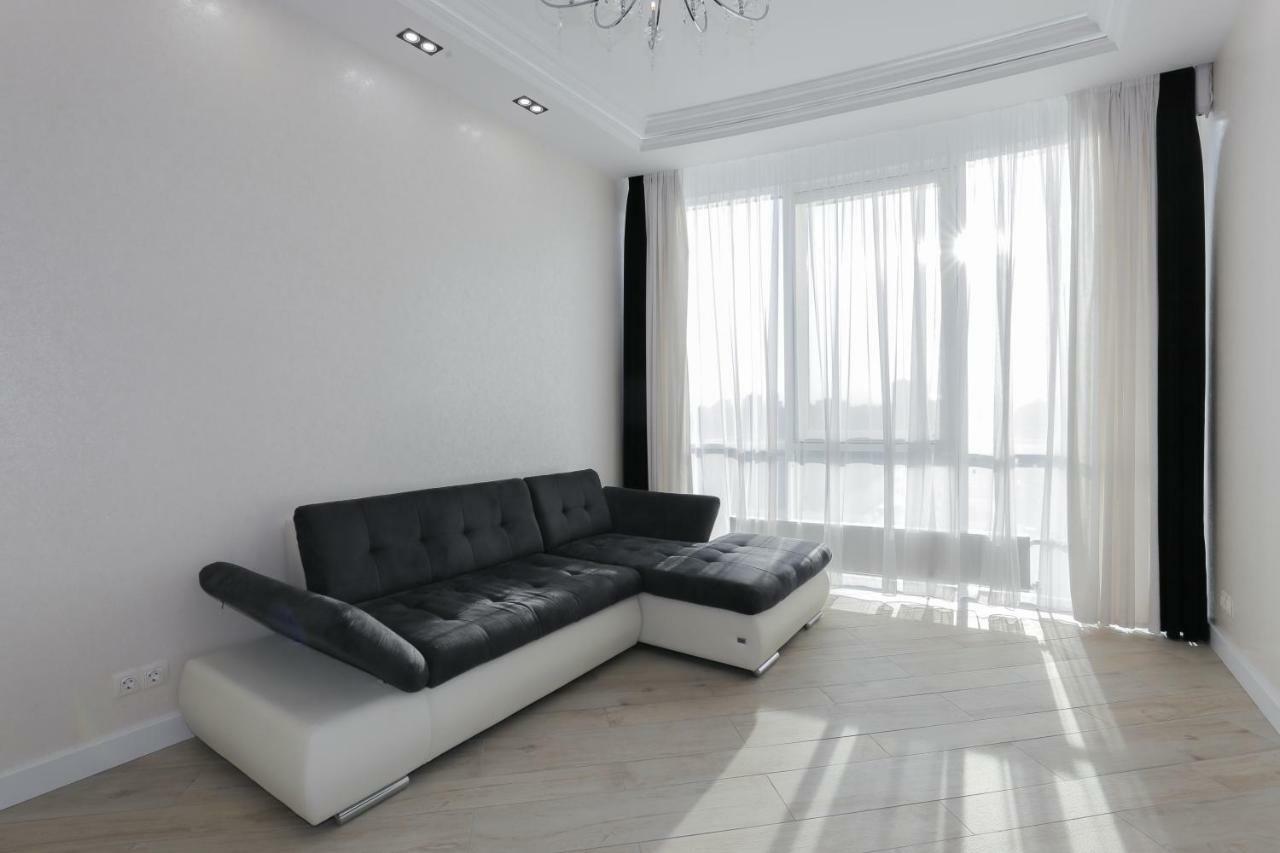 Black&White Apartment In Smart Plaza Kyjev Exteriér fotografie