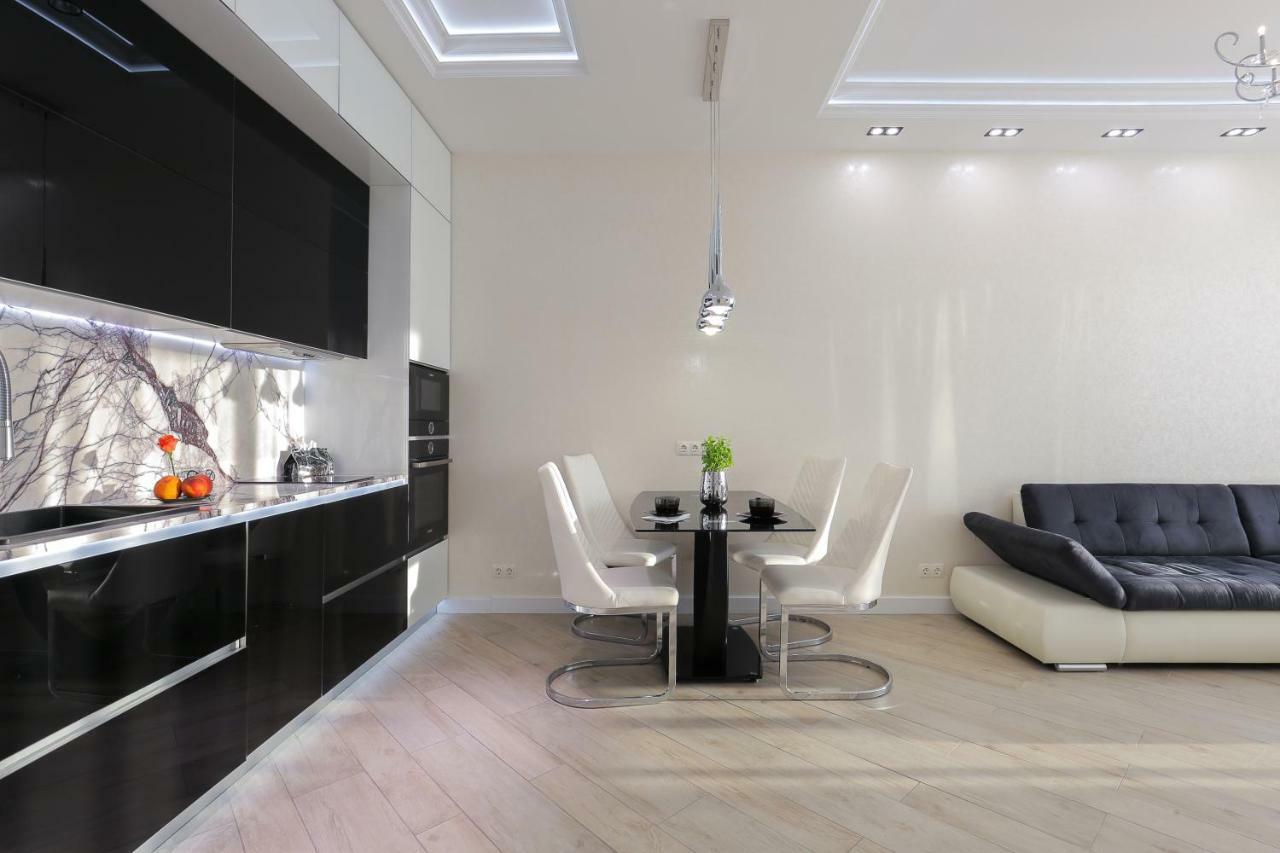 Black&White Apartment In Smart Plaza Kyjev Exteriér fotografie